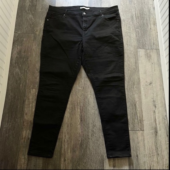 Levi’s | Black 721 High Rise Skinny Jeans